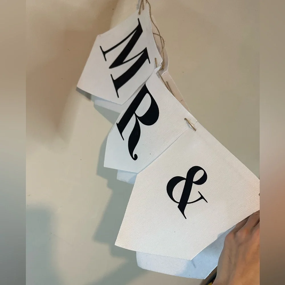White 'Mr & Mrs' Banner